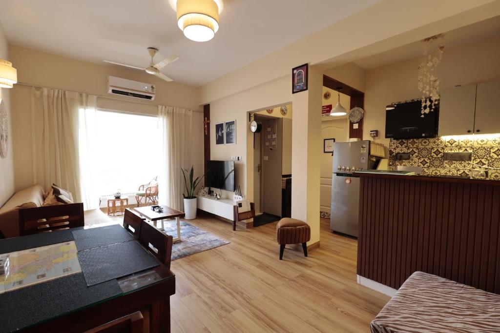 SHALOM Living Room and Dining